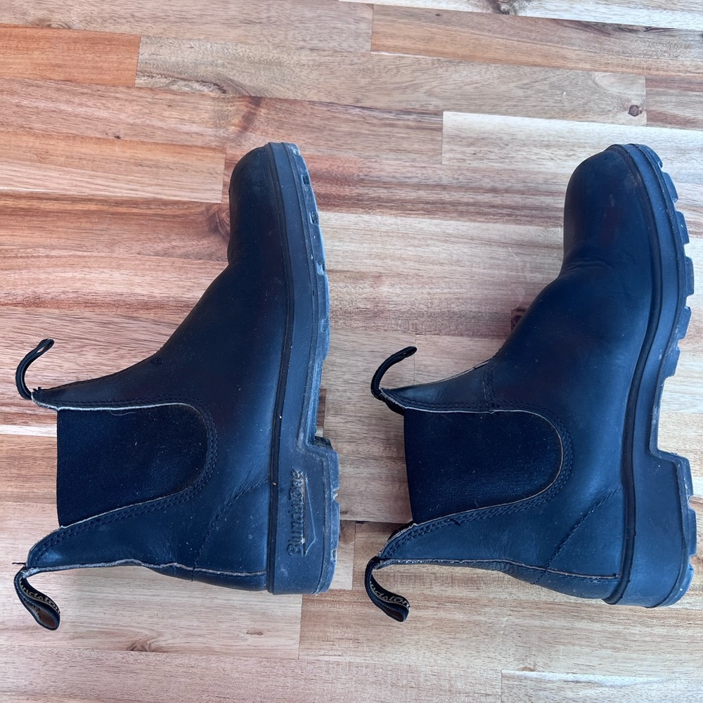 Black Blundstones